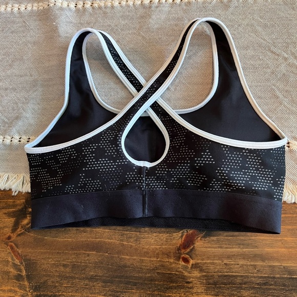 Under Armour Black Sports Bra, size large, compression, EUC, athletic, sports - Picture 3 of 5